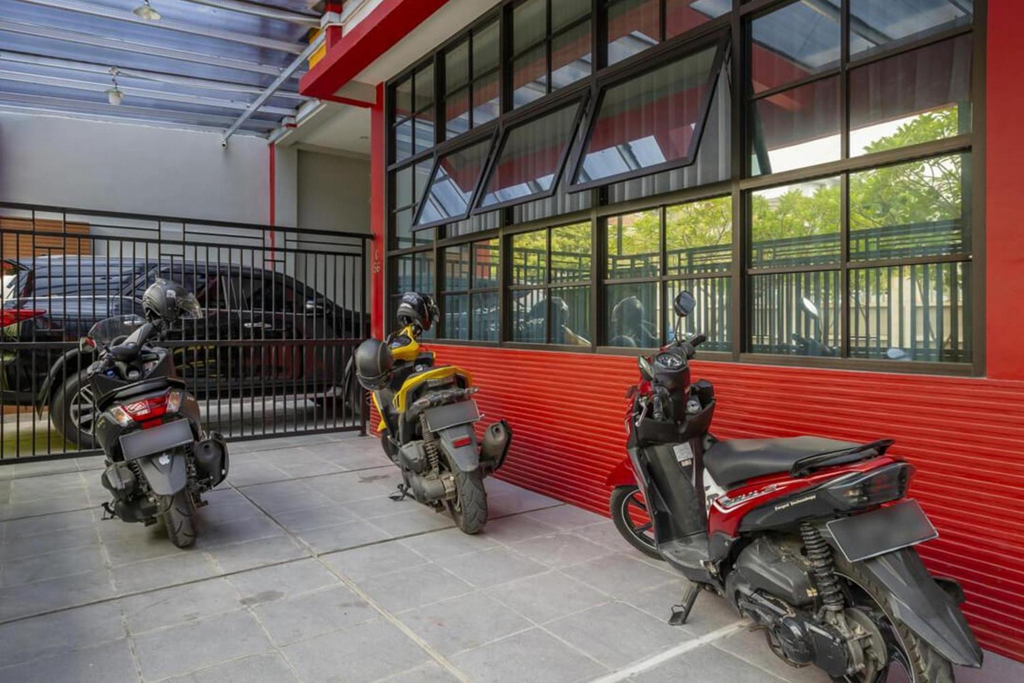 Reddoorz @ Jemursari Surabaya 2 Exterior foto